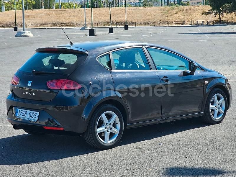 Usado Seat Leon 90 CV (66 kW) 2010 Negro Berlina