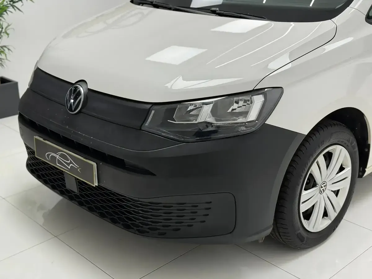 Usado VW Caddy 102 CV (75 kW) 2023 Blanco Monovolumen