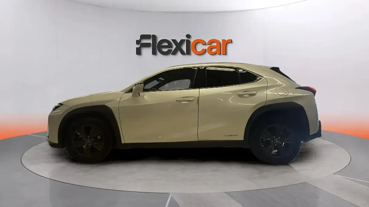 Usado Lexus UX Business Edition 184 CV (135 kW) 2020 Blanco SUV