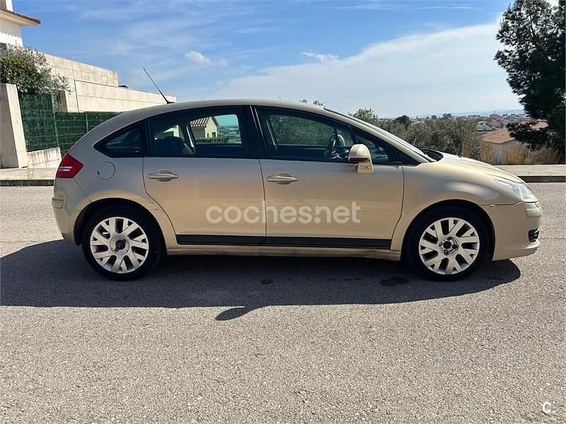 Usado Citroën C4 VTR Sport 110 CV (80 kW) 2006 Beige Berlina