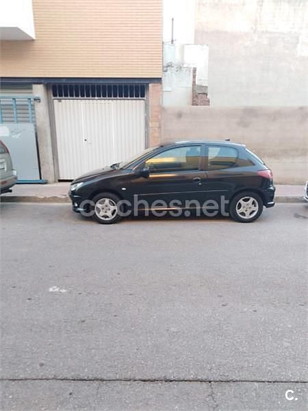 Usado Peugeot 206 70 CV (51 kW) 2007 Negro Berlina