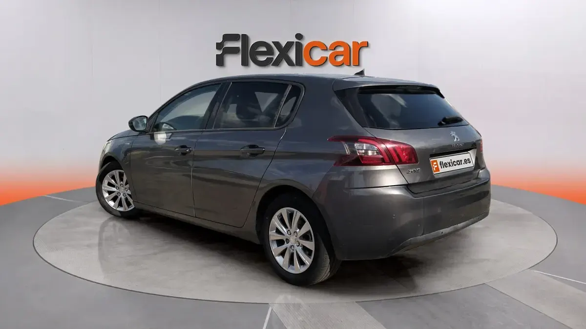 Usado Peugeot 308 Style 131 CV (96 kW) 2020 Gris Berlina