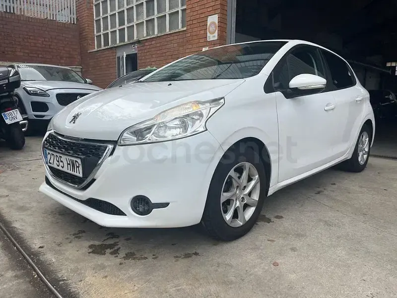 Usado Peugeot 208 Access 82 CV (60 kW) 2014 Blanco Utilitario