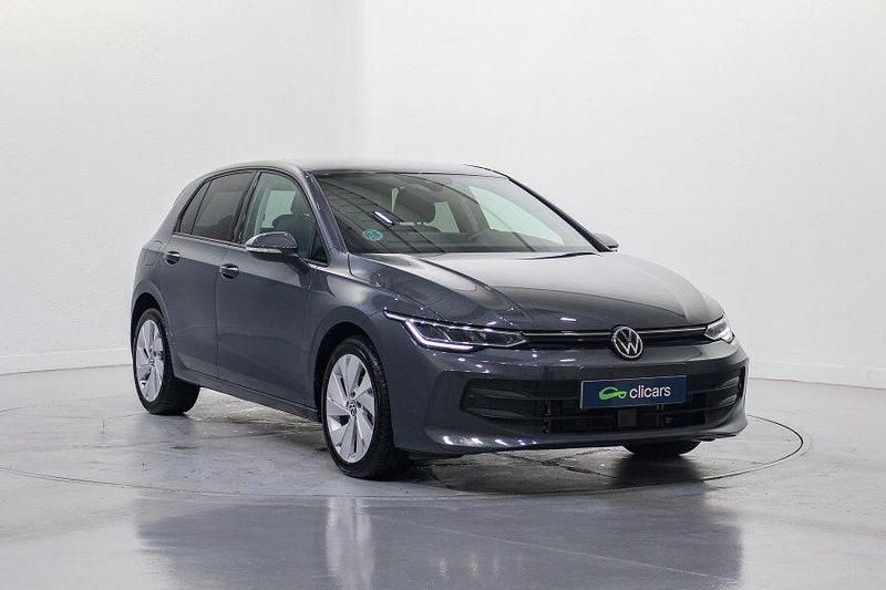 Usado VW Golf VIII 116 CV (85 kW) 2025 Gris Berlina
