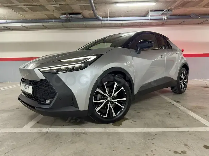 Usado Toyota C-HR Advance 140 CV (102 kW) 2025 Gris / plata SUV