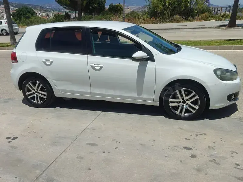 Usado VW Golf VII 105 CV (77 kW) 2012 Blanco Berlina