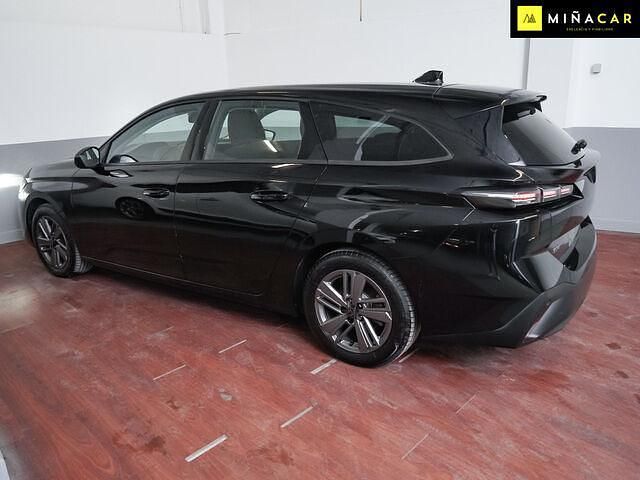Usado Peugeot 308 Active 130 CV (95 kW) 2022 Negro Familiar