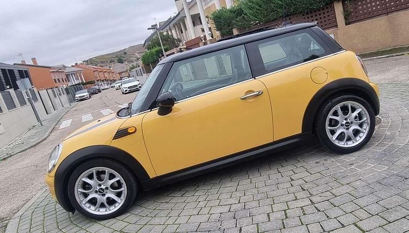 Usado Mini Cooper D 109 CV (80 kW) 2007 Amarillo Utilitario