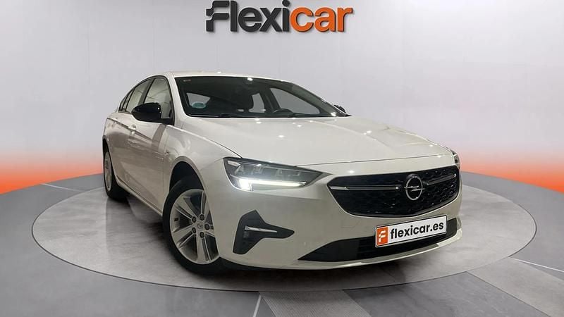 Usado Opel Insignia GS Line 122 CV (89 kW) 2021 Blanco Familiar