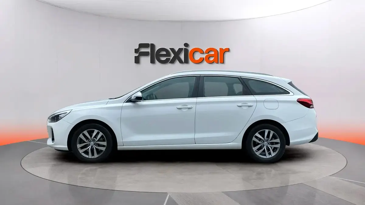 Usado Hyundai i30 110 CV (80 kW) 2018 Blanco Familiar