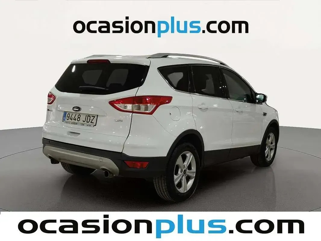 Usado Ford Kuga Trend 150 CV (110 kW) 2015 Blanco SUV