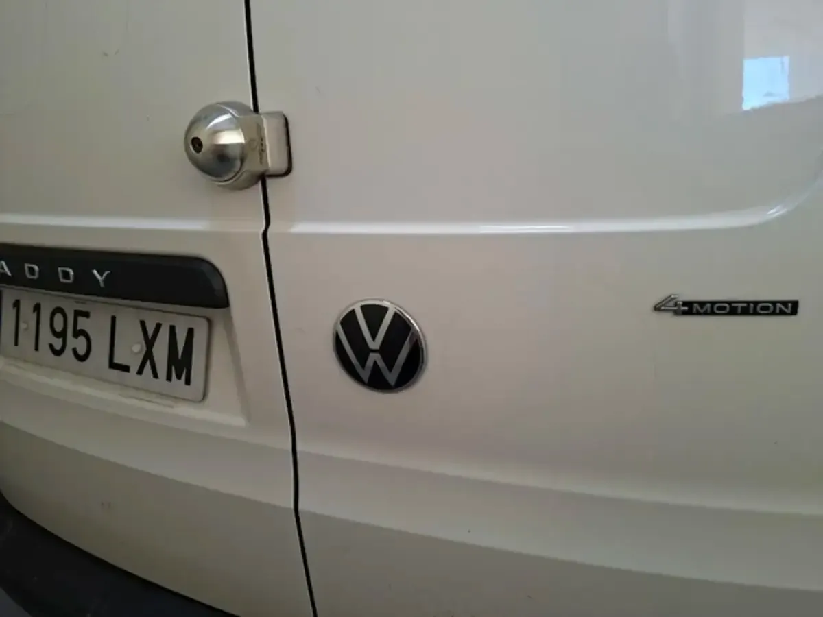 Usado VW Caddy 122 CV (89 kW) 2022 Blanco Monovolumen
