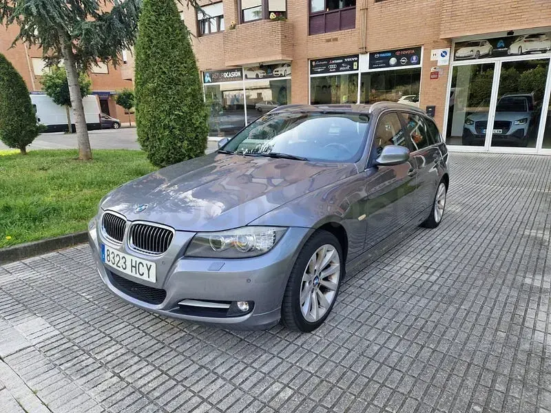 Usado BMW 318 143 CV (105 kW) 2011 Gris / plata Familiar