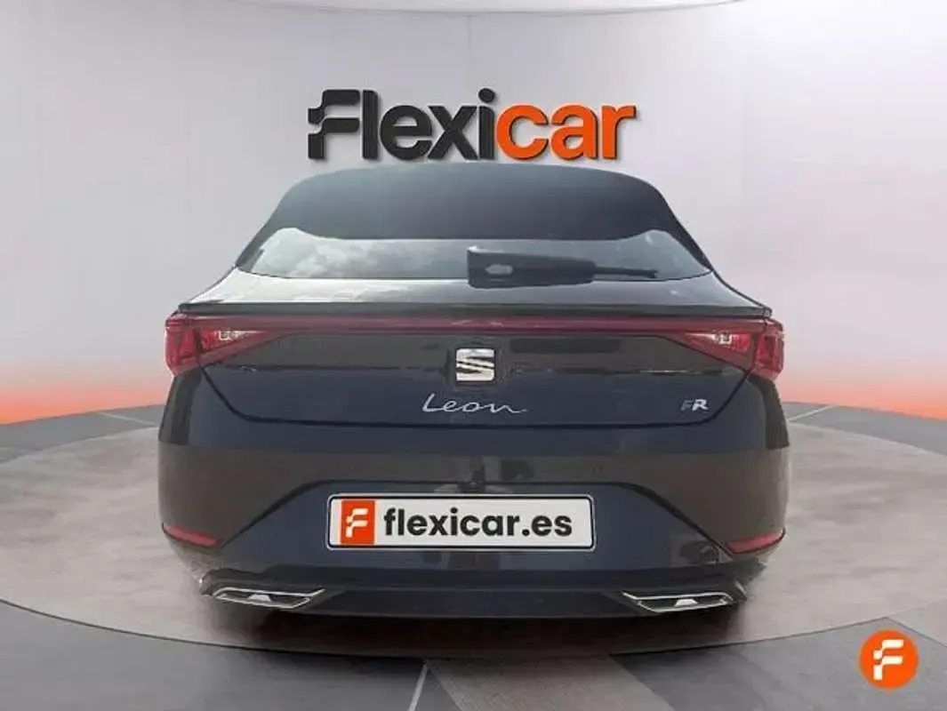 Usado Seat Leon FR 150 CV (110 kW) 2025 Negro Familiar