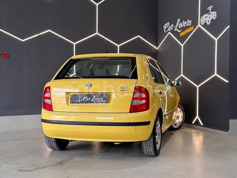 Usado Skoda Fabia Comfort 101 CV (74 kW) 2001 Amarillo Utilitario