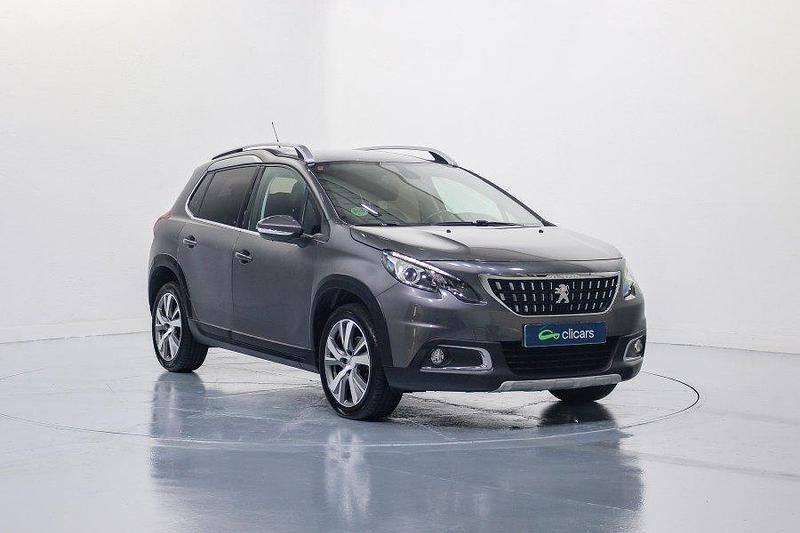 Usado Peugeot 2008 Allure 130 CV (95 kW) 2019 Gris / plata SUV