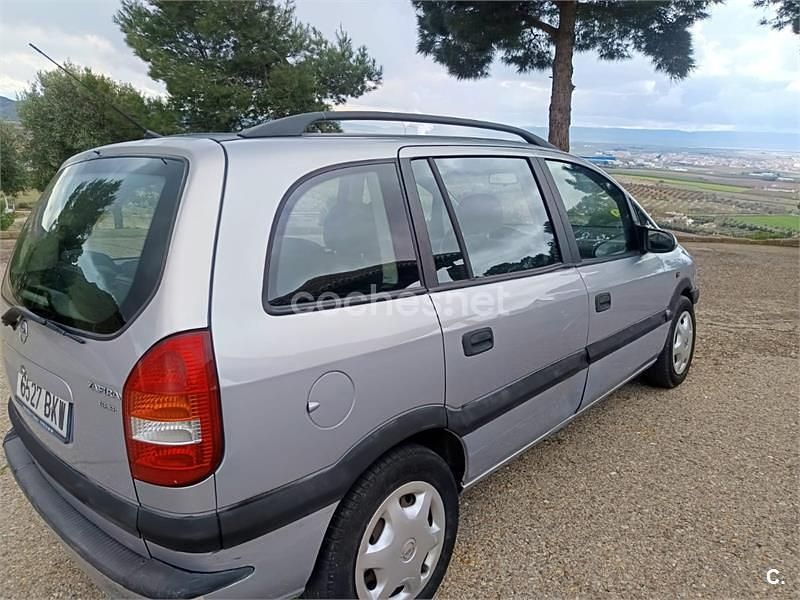 Usado Opel Zafira Comfort 100 CV (73 kW) 2001 Gris / plata Monovolumen