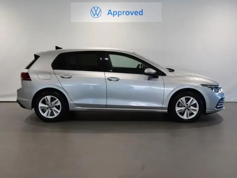 Usado VW Golf VIII Life 110 CV (80 kW) 2023 Gris/plata