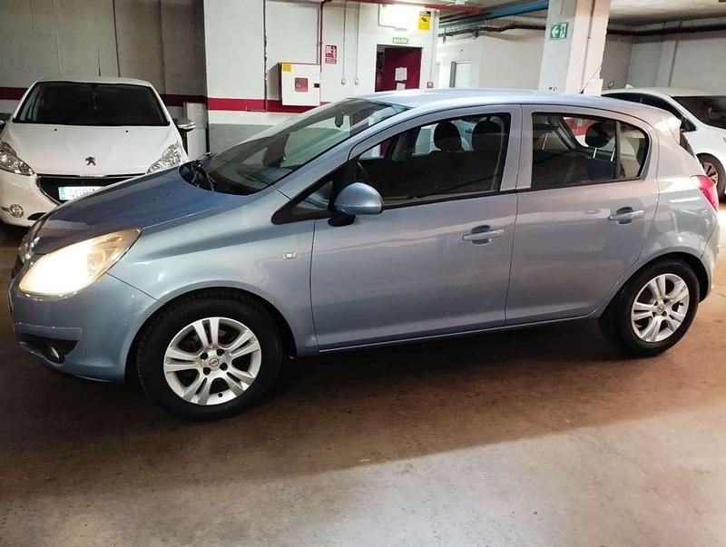 Verde Usado 2010 Opel Corsa Cosmo Utilitario | 4500 € (Precio justo) - Imagen 1/4