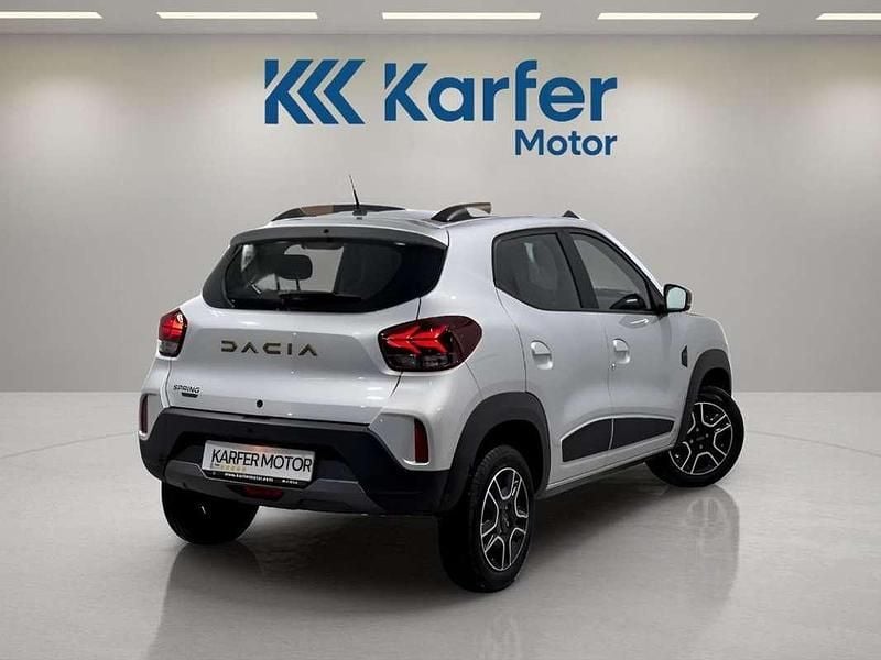 Usado Dacia Spring Extreme 47 kW (64 CV) 2023 Gris Utilitario
