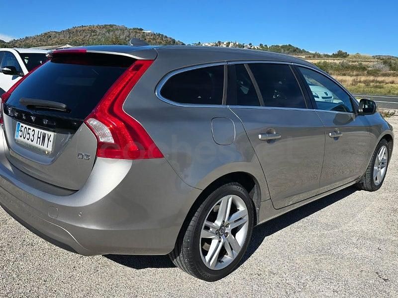 Usado Volvo V60 Momentum 136 CV (100 kW) 2014 Beige Familiar