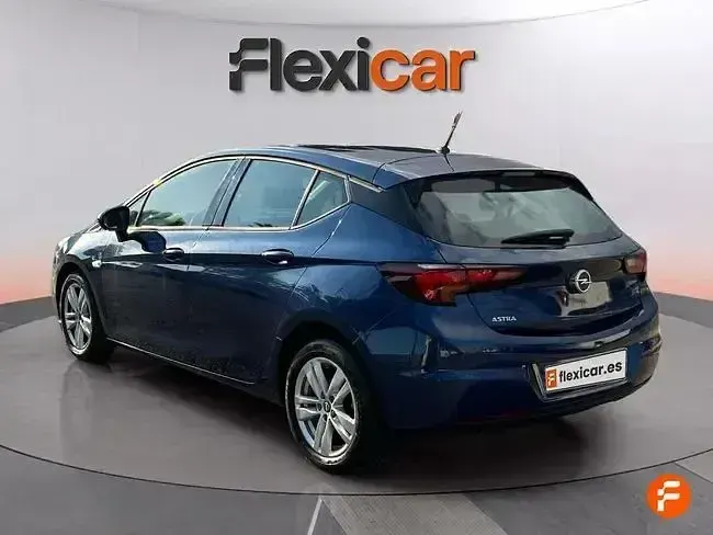 Usado Opel Astra GS Line 130 CV (95 kW) 2020 Azul Berlina