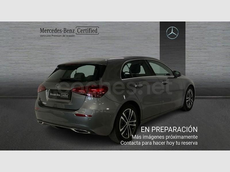 Usado Mercedes A180 136 CV (100 kW) 2024 Gris / plata Berlina