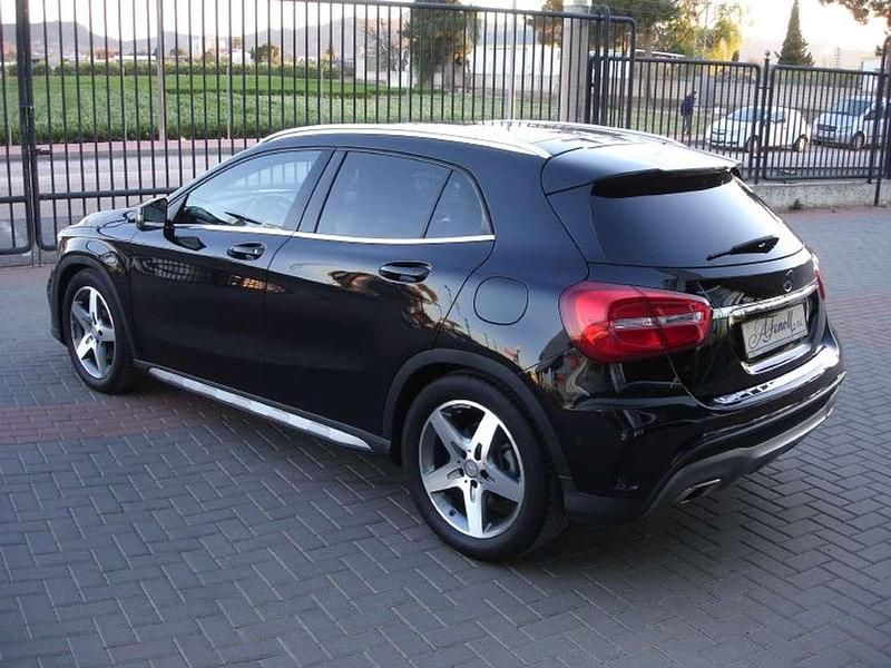 Usado Mercedes GLA220 AMG line 170 CV (125 kW) 2014 Negro SUV