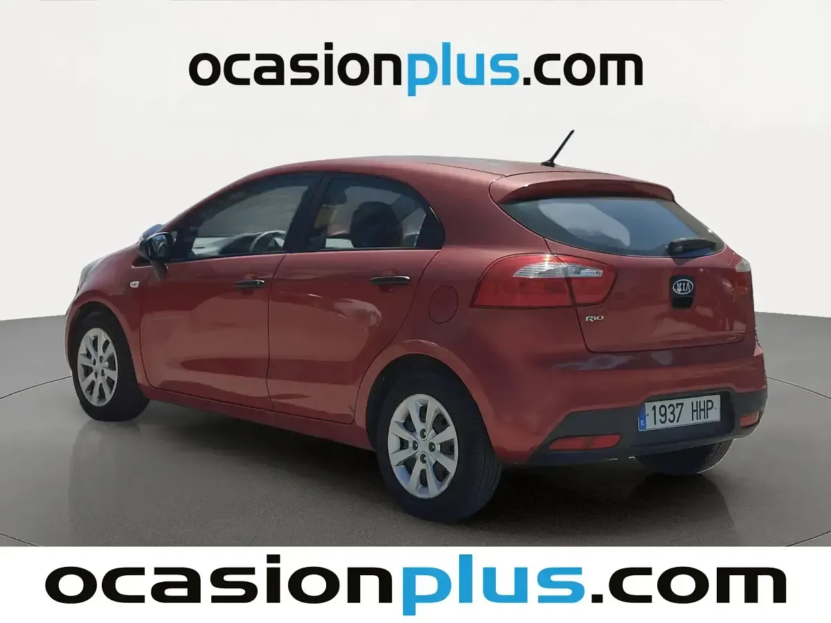 Usado Kia Rio 86 CV (63 kW) 2011 Rojo Utilitario