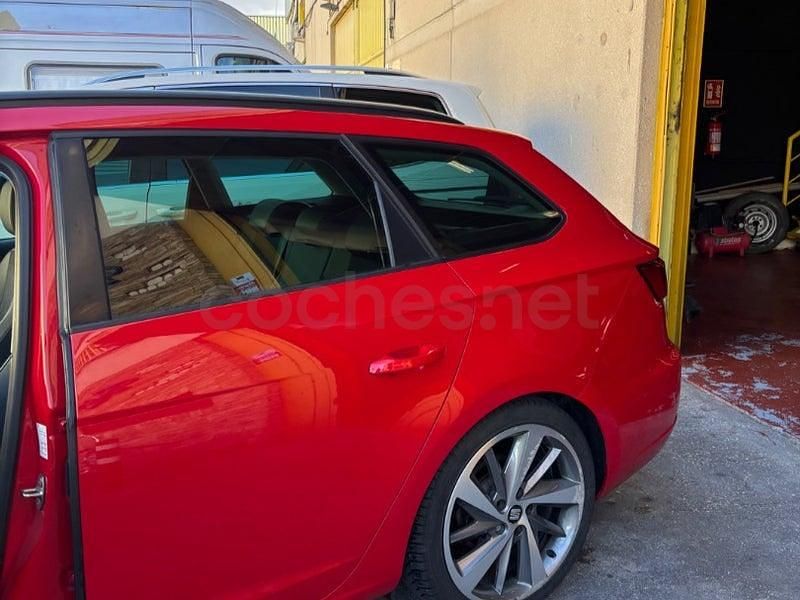 Usado Seat Leon FR 184 CV (135 kW) 2015 Rojo Familiar