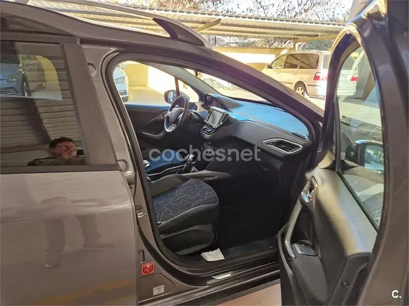 Usado Peugeot 2008 Style 110 CV (80 kW) 2017 Marrón SUV