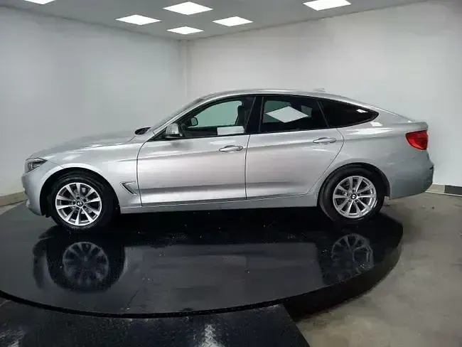 Usado BMW 318 136 CV (100 kW) 2017 Gris Berlina