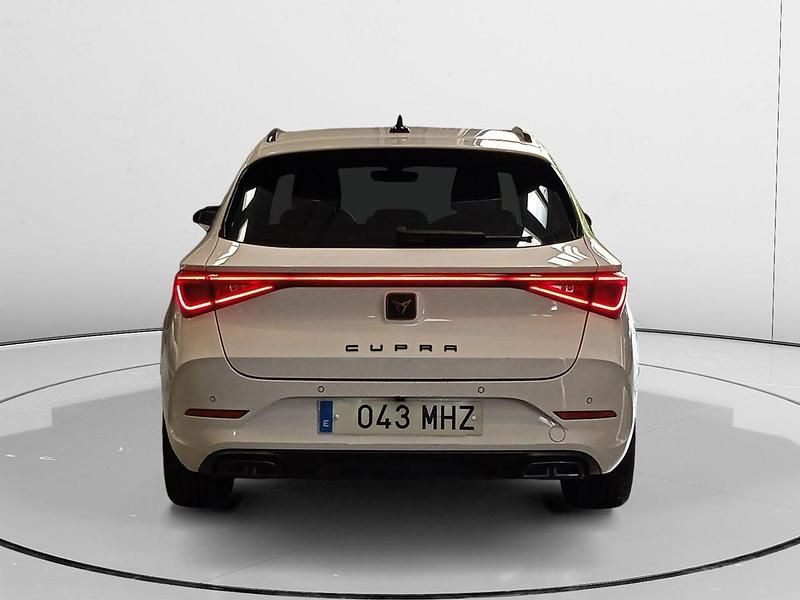Usado Cupra Leon 150 CV (110 kW) 2023 Blanco Familiar