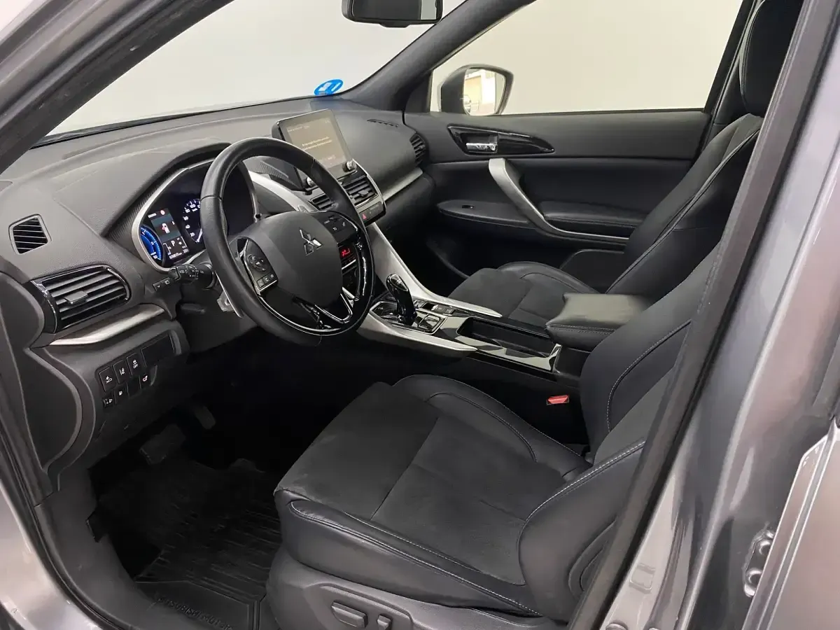 Usado Mitsubishi Eclipse Cross 188 CV (138 kW) 2022 Gris SUV