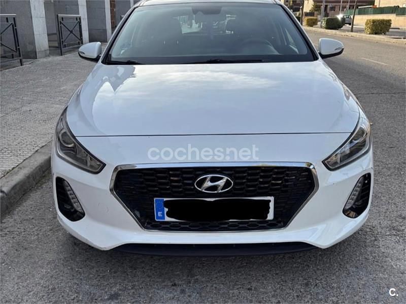 Blanco Usado 2017 Hyundai i30 Style Berlina | 11.450 € (Buen precio) - Imagen 1/4