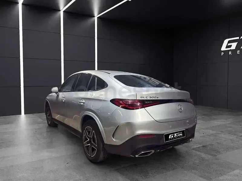 Usado Mercedes GLC300e 313 CV (230 kW) 2024 Gris / plata SUV