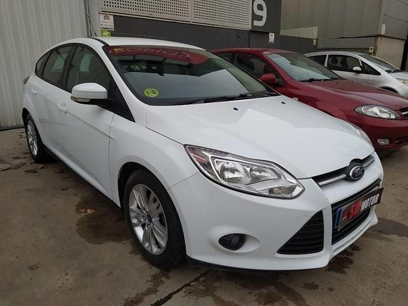 Usado Ford Focus Trend 95 CV (69 kW) 2012 Blanco Berlina