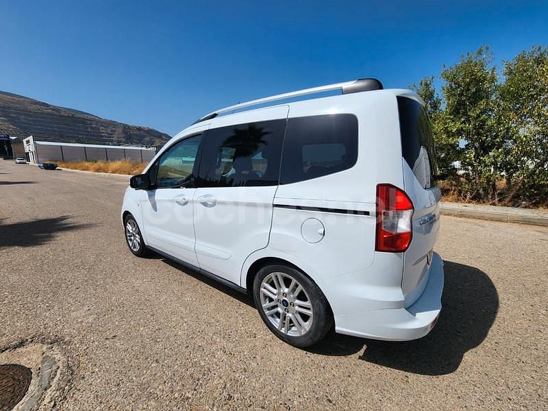 Usado Ford Tourneo Courier Titanium 100 CV (73 kW) 2015 Blanco Monovolumen