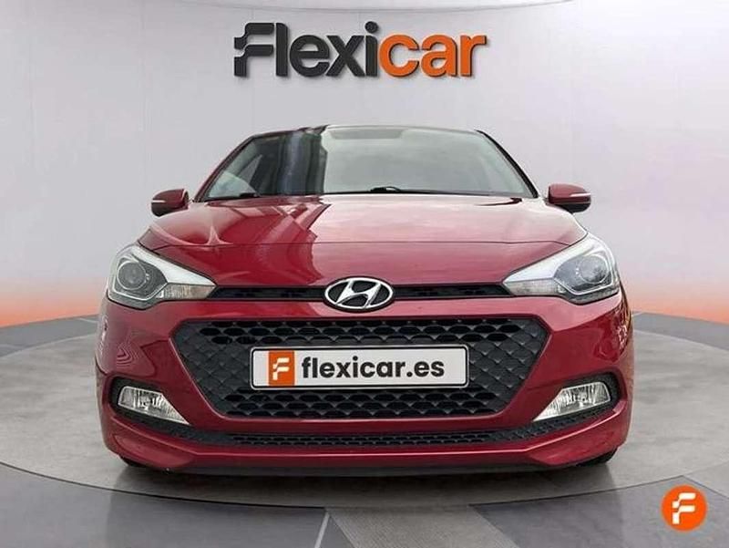 Usado Hyundai i20 84 CV (61 kW) 2017 Rojo Utilitario
