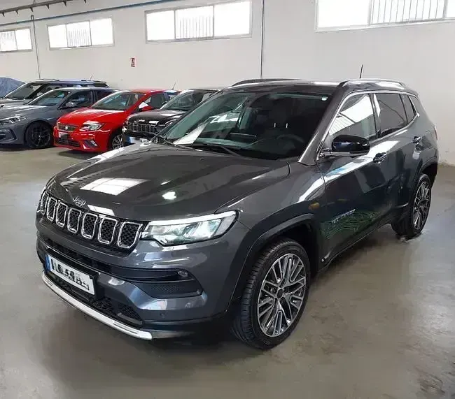 Usado Jeep Compass Limited 190 CV (139 kW) 2022 Gris / plata SUV