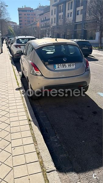 Usado Lancia Ypsilon Gold 85 CV (62 kW) 2011 Beige Utilitario