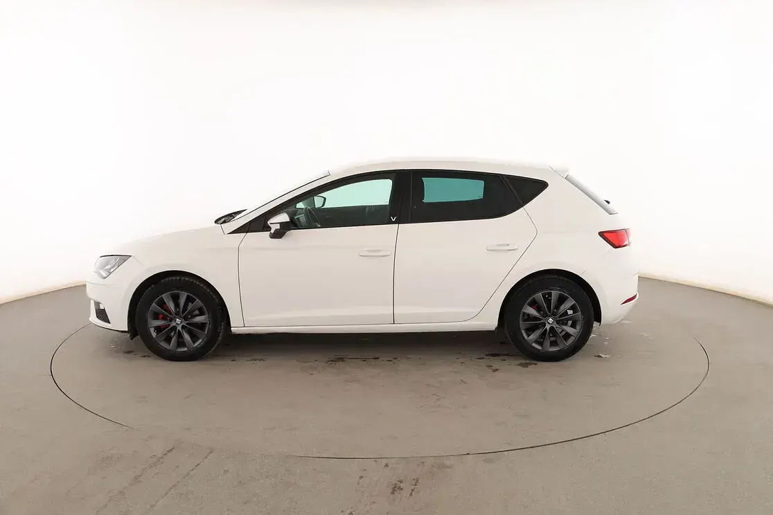 Usado Seat Leon Style 115 CV (84 kW) 2019 Blanco Berlina