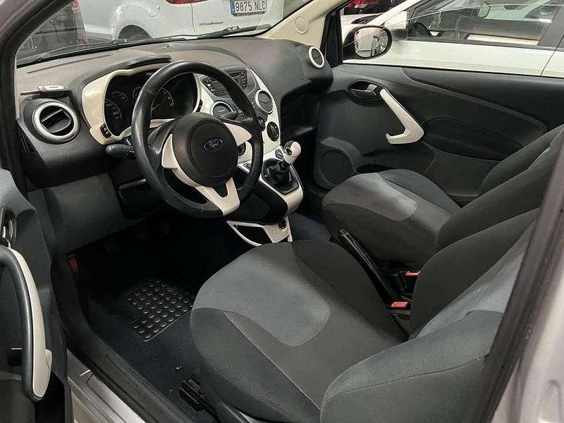 Usado Ford Ka 69 CV (50 kW) 2012 Gris Utilitario