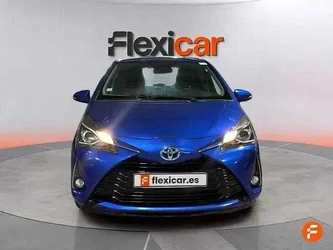 Używany Toyota Yaris Hybrid Business Edition 116 KM (85 kW) 2020 Niebieski