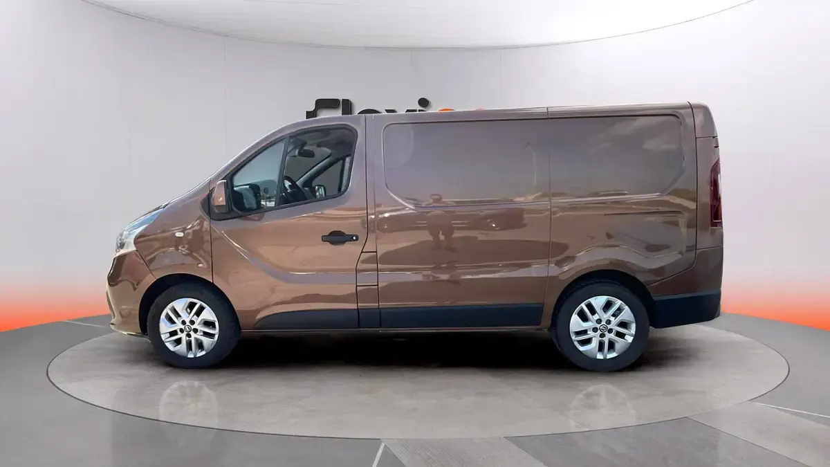 Usado Nissan NV300 125 CV (91 kW) 2018 Marrón Van