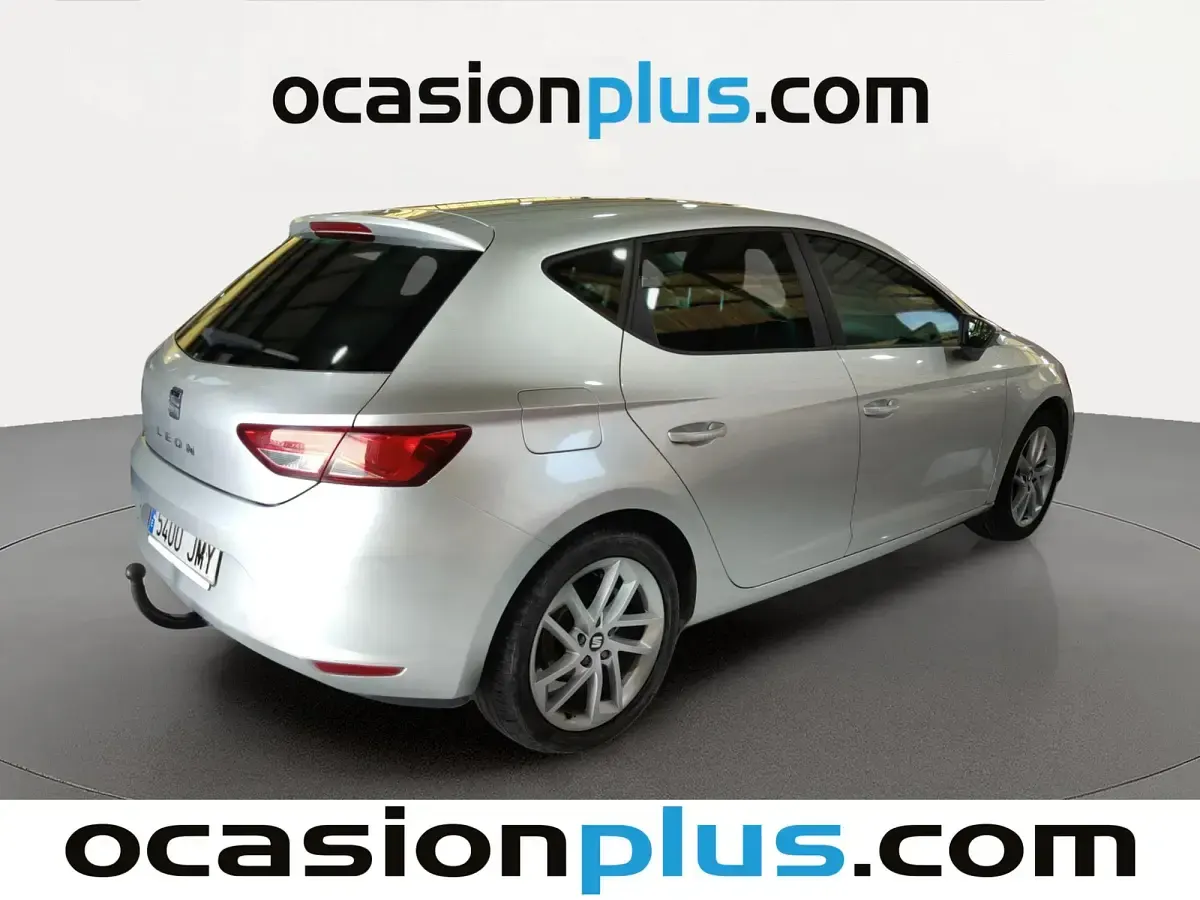 Usado Seat Leon Style 110 CV (80 kW) 2016 Gris plata Utilitario