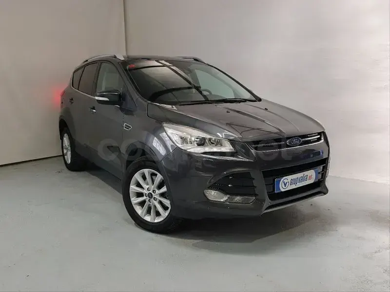 Usado Ford Kuga Titanium 150 CV (110 kW) 2015 Gris / plata SUV