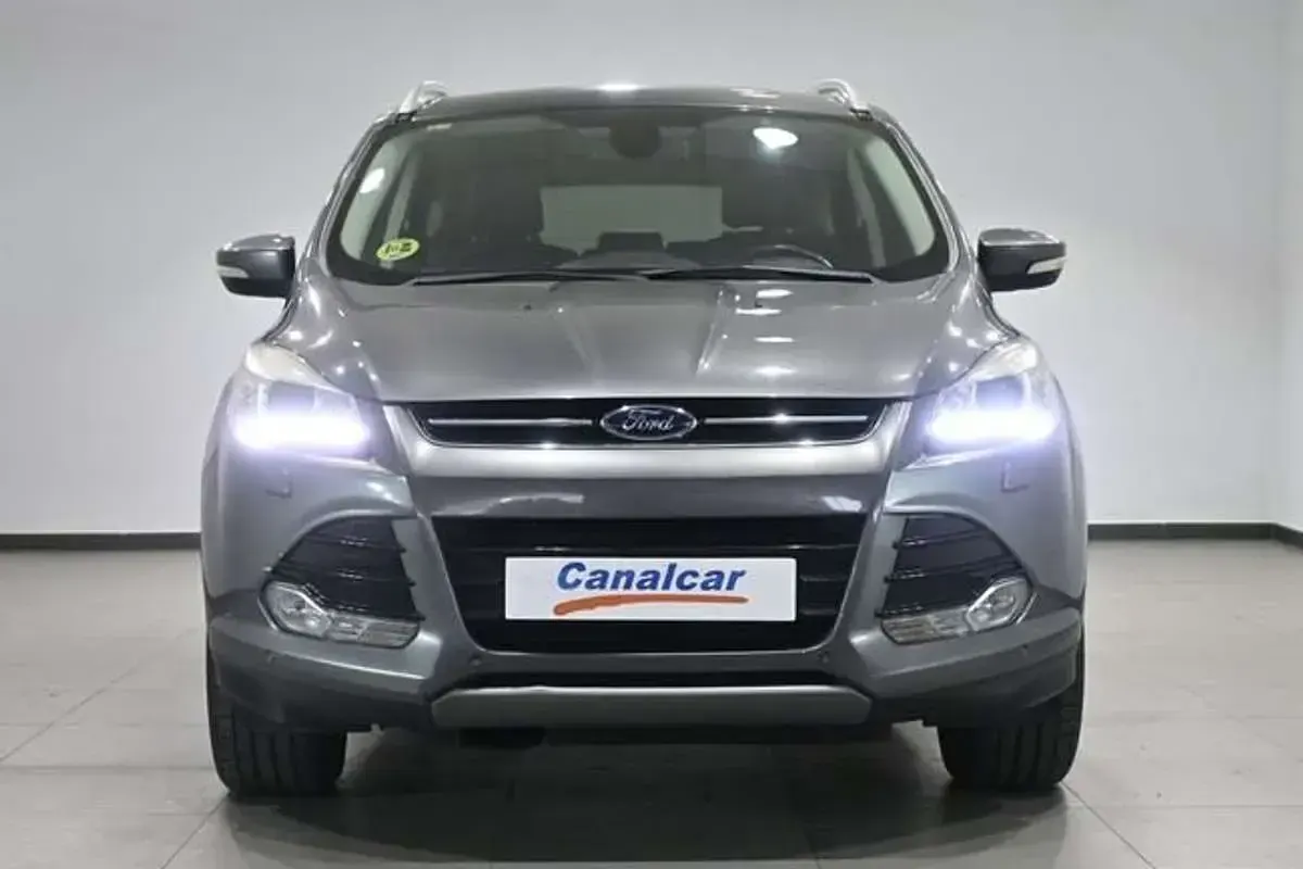 Usado Ford Kuga Titanium 140 CV (102 kW) 2013 Gris SUV