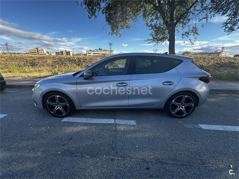 Usado Seat Leon FR 150 CV (110 kW) 2021 Gris / plata Berlina