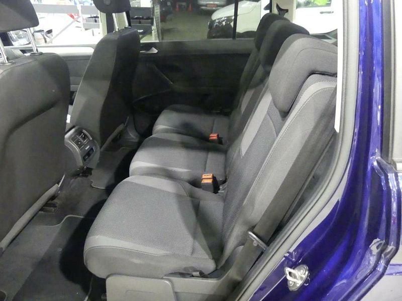 Usado VW Touran Trendline 116 CV (85 kW) 2018 Azul Monovolumen